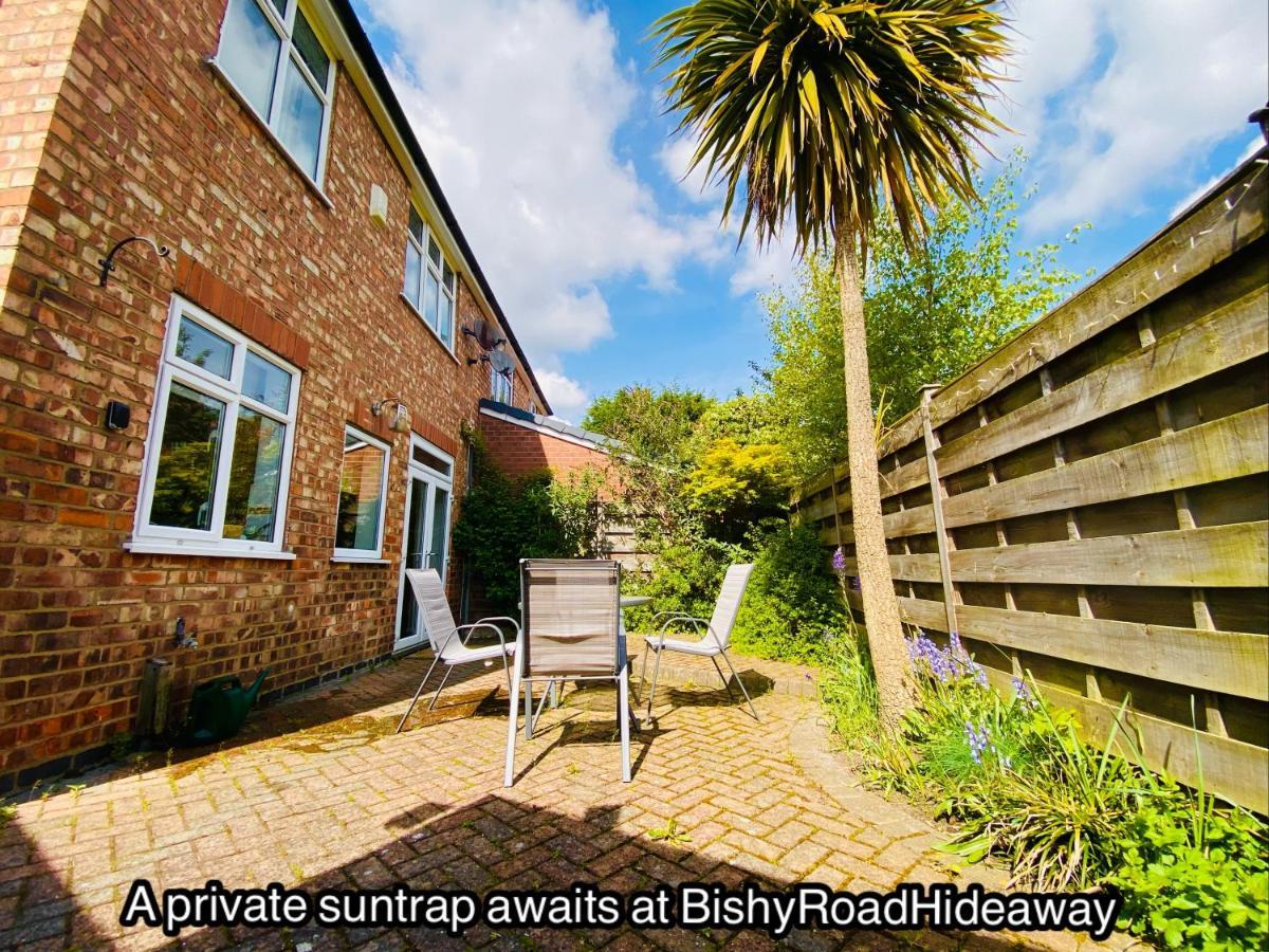 Bishy Road Hideaway Near Racecourse Holiday home